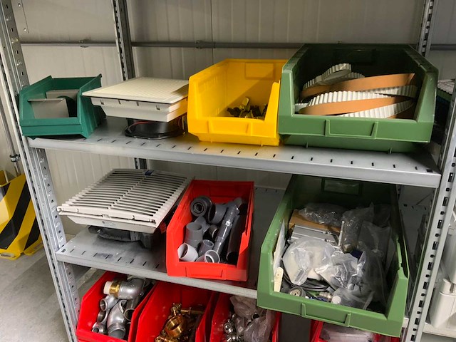 Inhoud (380v) installatiematerialen, machine-onderdelen, etc. van 9 legbordstellingen - afbeelding 27 van  40