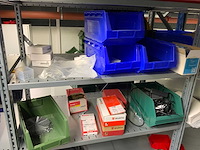 Inhoud (380v) installatiematerialen, machine-onderdelen, etc. van 9 legbordstellingen - afbeelding 33 van  40