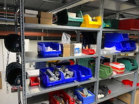 Inhoud (380v) installatiematerialen, machine-onderdelen, etc. van 9 legbordstellingen - afbeelding 34 van  40