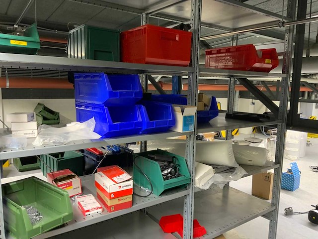 Inhoud (380v) installatiematerialen, machine-onderdelen, etc. van 9 legbordstellingen - afbeelding 36 van  40