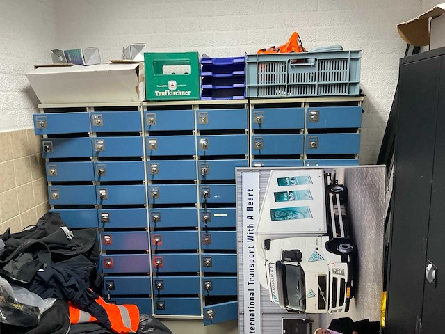 Inhoud bergkast - afbeelding 2 van  13