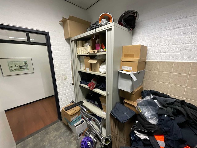 Inhoud bergkast - afbeelding 7 van  13