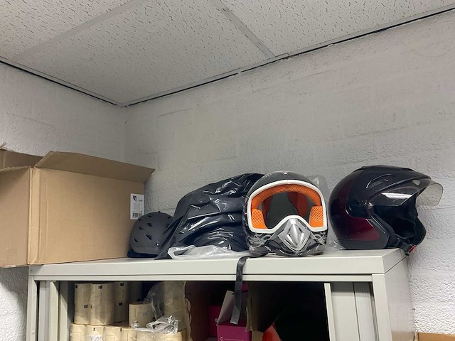 Inhoud bergkast - afbeelding 8 van  13