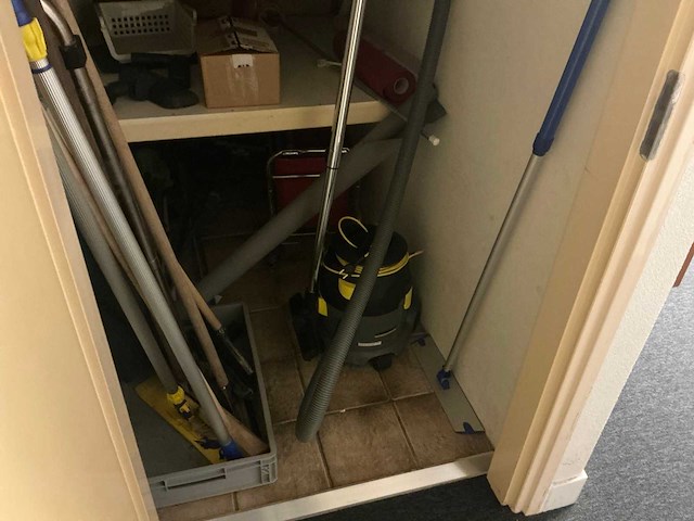 Inhoud bezemkast - afbeelding 2 van  8
