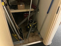 Inhoud bezemkast - afbeelding 2 van  8