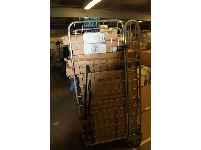Inhoud completen rolcontainer - afbeelding 3 van  9