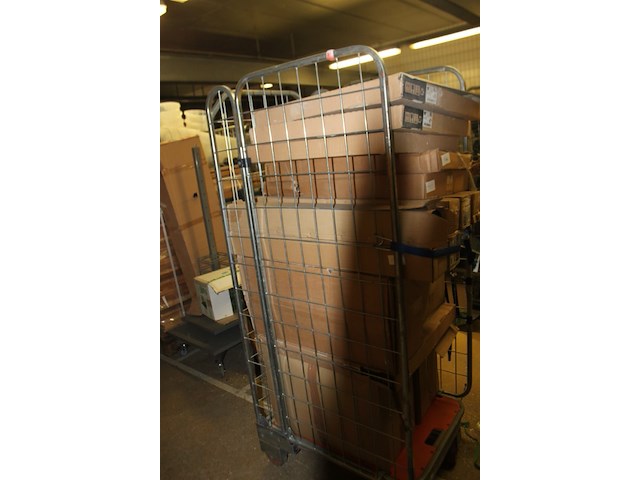 Inhoud completen rolcontainer - afbeelding 5 van  9