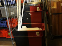 Inhoud container excl kratten en rolcontainer - afbeelding 1 van  9