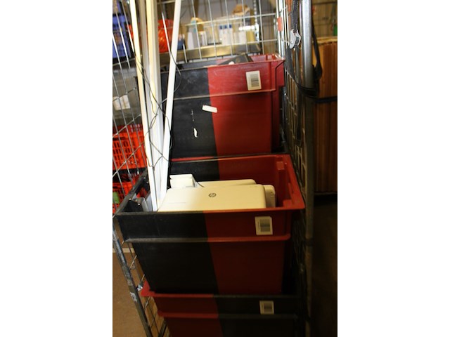 Inhoud container excl kratten en rolcontainer - afbeelding 3 van  9