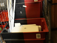 Inhoud container excl kratten en rolcontainer - afbeelding 3 van  9