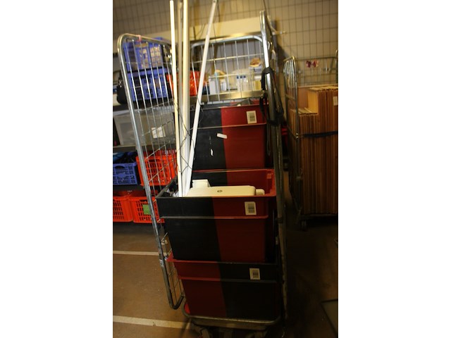 Inhoud container excl kratten en rolcontainer - afbeelding 6 van  9