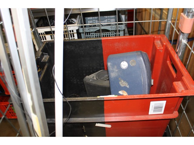 Inhoud container excl kratten en rolcontainer - afbeelding 8 van  9