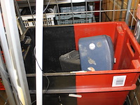 Inhoud container excl kratten en rolcontainer - afbeelding 8 van  9