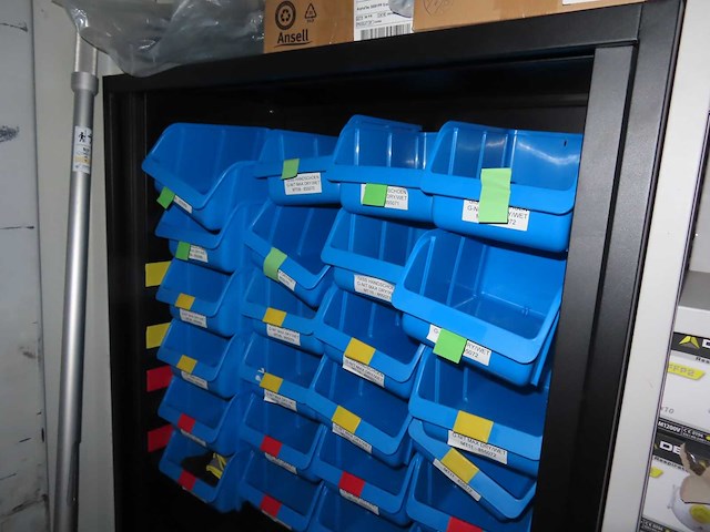 Inhoud container - afbeelding 1 van  29