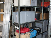 Inhoud driedelige stelling w.o. bouw gerelateerde producten, pvc, kitten, zijlen en elektra onderdelen. - afbeelding 2 van  7