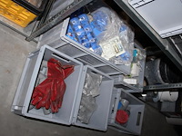 Inhoud driedelige stelling w.o. bouw gerelateerde producten, pvc, kitten, zijlen en elektra onderdelen. - afbeelding 5 van  7