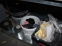 Inhoud driedelige stelling w.o. bouw gerelateerde producten, pvc, kitten, zijlen en elektra onderdelen. - afbeelding 7 van  7