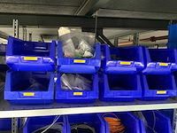 Inhoud installatiematerialen (ca. 500 sorteerbakken) van 9 legbordstellingen - afbeelding 3 van  43