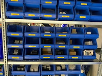 Inhoud installatiematerialen (ca. 500 sorteerbakken) van 9 legbordstellingen - afbeelding 13 van  43