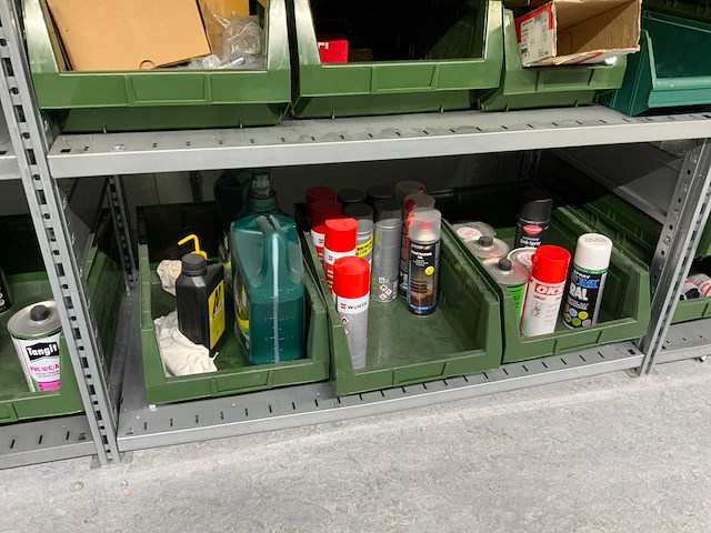 Inhoud installatiematerialen (ca. 500 sorteerbakken) van 9 legbordstellingen - afbeelding 28 van  43