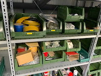 Inhoud installatiematerialen (ca. 500 sorteerbakken) van 9 legbordstellingen - afbeelding 29 van  43