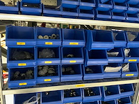 Inhoud installatiematerialen (ca. 500 sorteerbakken) van 9 legbordstellingen - afbeelding 43 van  43