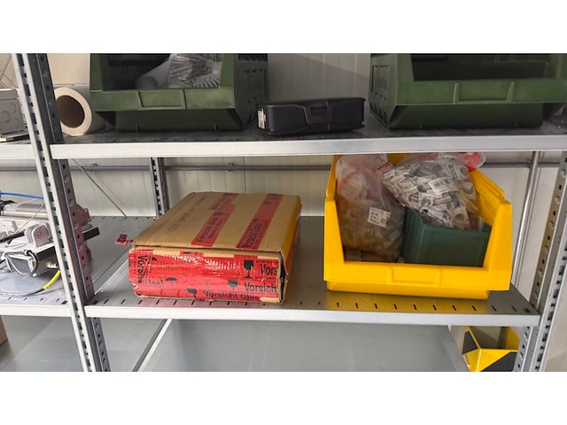 Inhoud installatiematerialen van 4 legbordstellingen - afbeelding 5 van  12