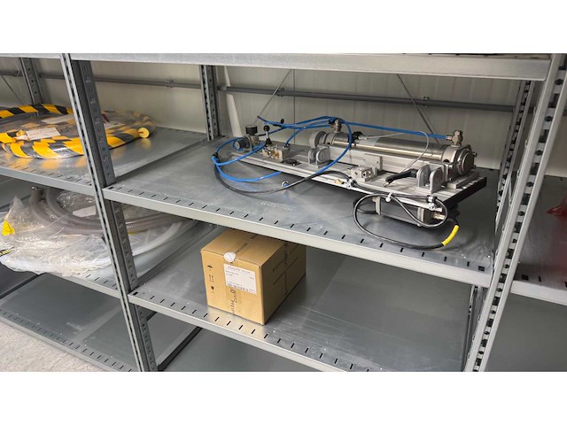 Inhoud installatiematerialen van 4 legbordstellingen - afbeelding 7 van  12