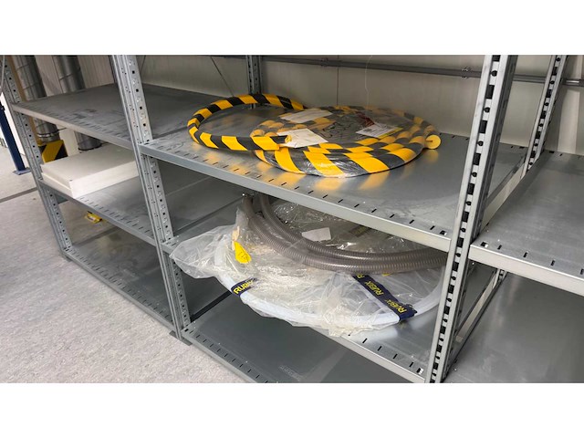 Inhoud installatiematerialen van 4 legbordstellingen - afbeelding 10 van  12