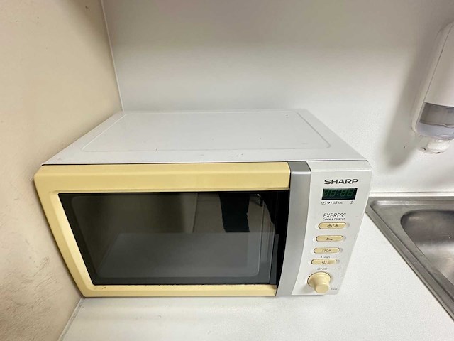 Inhoud kantine - afbeelding 9 van  12