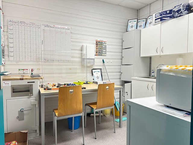 Inhoud kantine - afbeelding 1 van  15