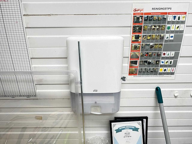 Inhoud kantine - afbeelding 11 van  15