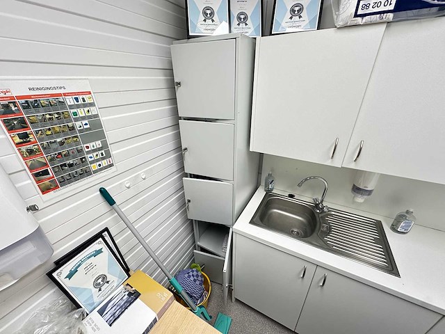 Inhoud kantine - afbeelding 12 van  15