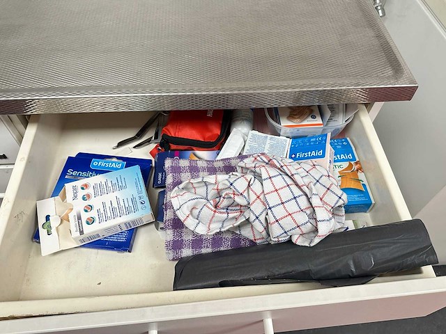 Inhoud kantine - afbeelding 8 van  17