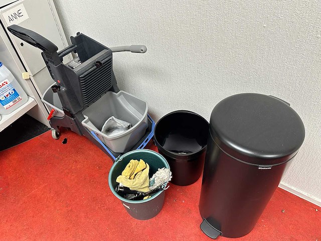 Inhoud kantine - afbeelding 13 van  17