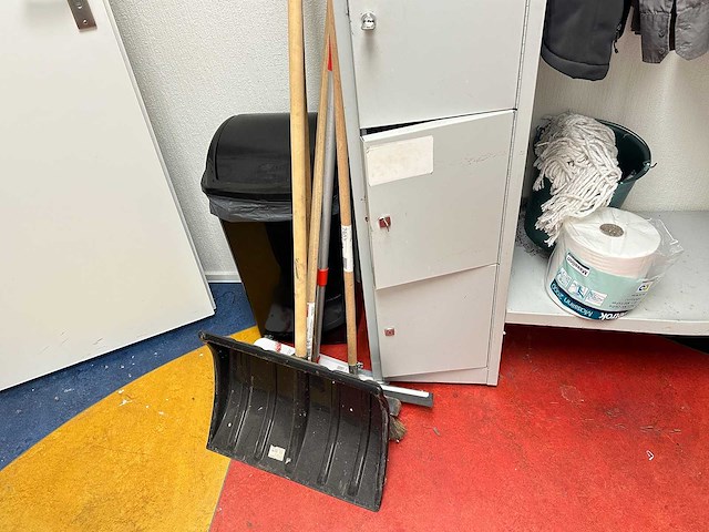 Inhoud kantine - afbeelding 14 van  17