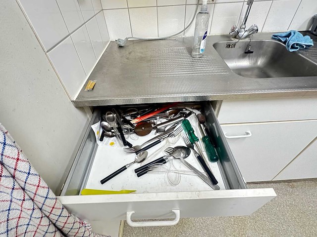 Inhoud kantine - afbeelding 2 van  11