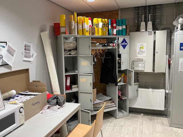 Inhoud kantine - afbeelding 1 van  12