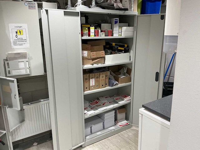 Inhoud kantine - afbeelding 8 van  12