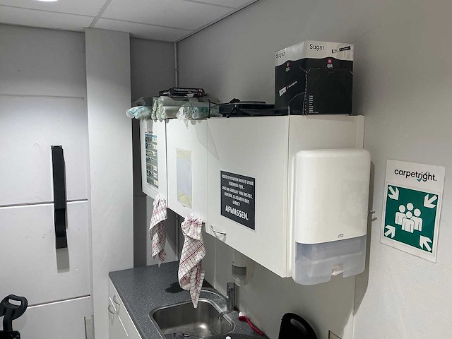 Inhoud kantine - afbeelding 10 van  12