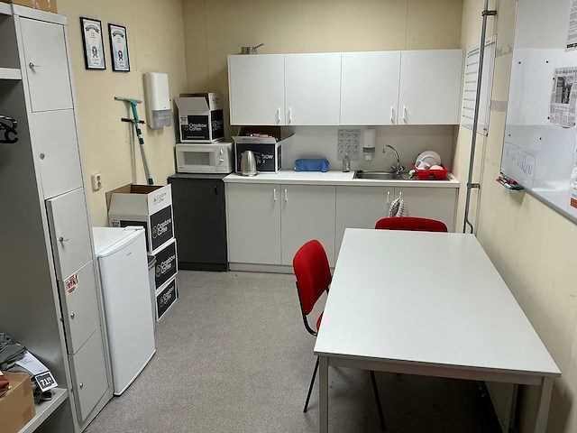 Inhoud kantine - afbeelding 1 van  6