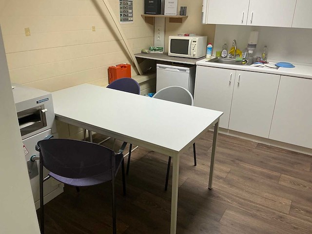 Inhoud kantine - afbeelding 1 van  5