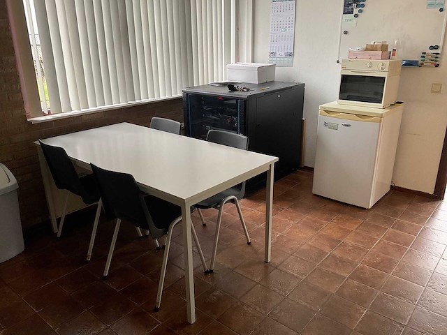 Inhoud kantine - afbeelding 11 van  18