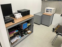 Inhoud kantoor en kleedruimte - afbeelding 1 van  9