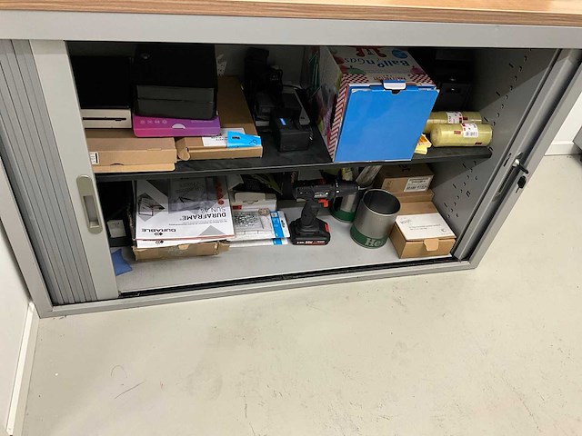 Inhoud kantoor en kleedruimte - afbeelding 2 van  9