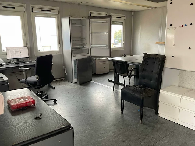 Inhoud kantoor/kantine ruimte - afbeelding 1 van  9