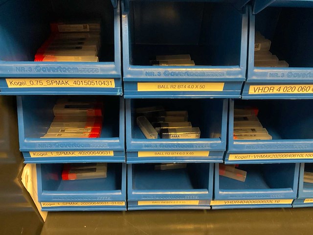 Inhoud kast diverse gereedschappen - afbeelding 2 van  17