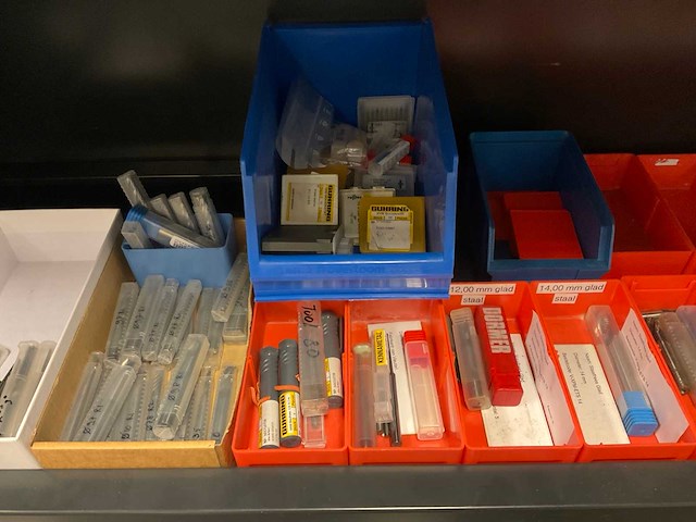 Inhoud kast diverse gereedschappen - afbeelding 6 van  17