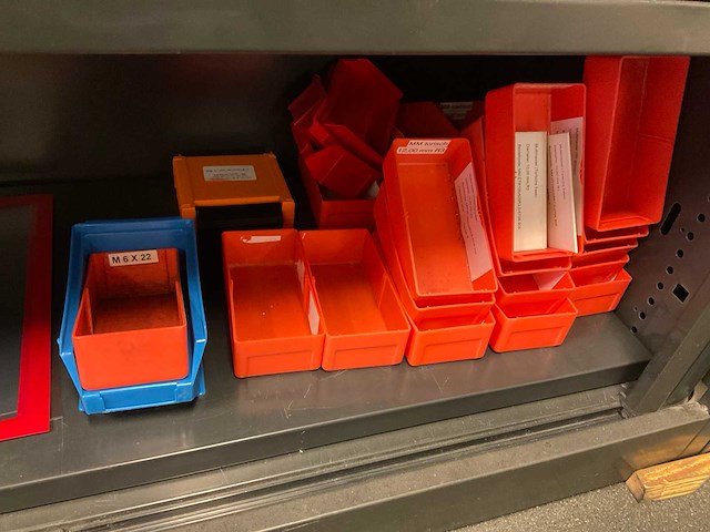 Inhoud kast diverse gereedschappen - afbeelding 9 van  17