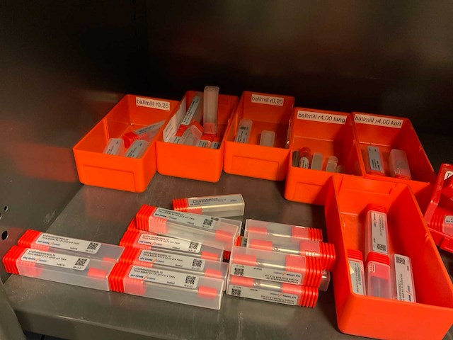 Inhoud kast diverse gereedschappen - afbeelding 11 van  17